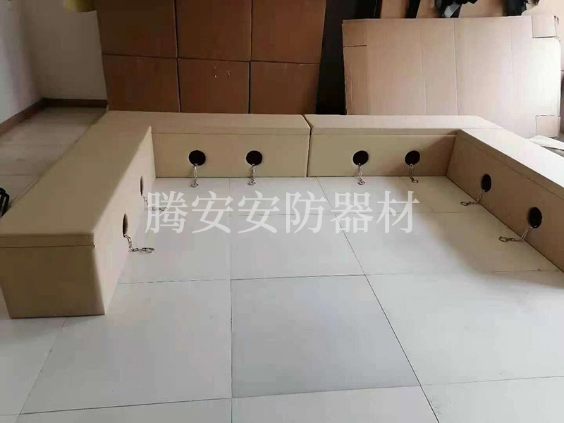 審訊椅廠家的犯人椅都分為幾種，使用過(guò)程中都有什么注意的地方？